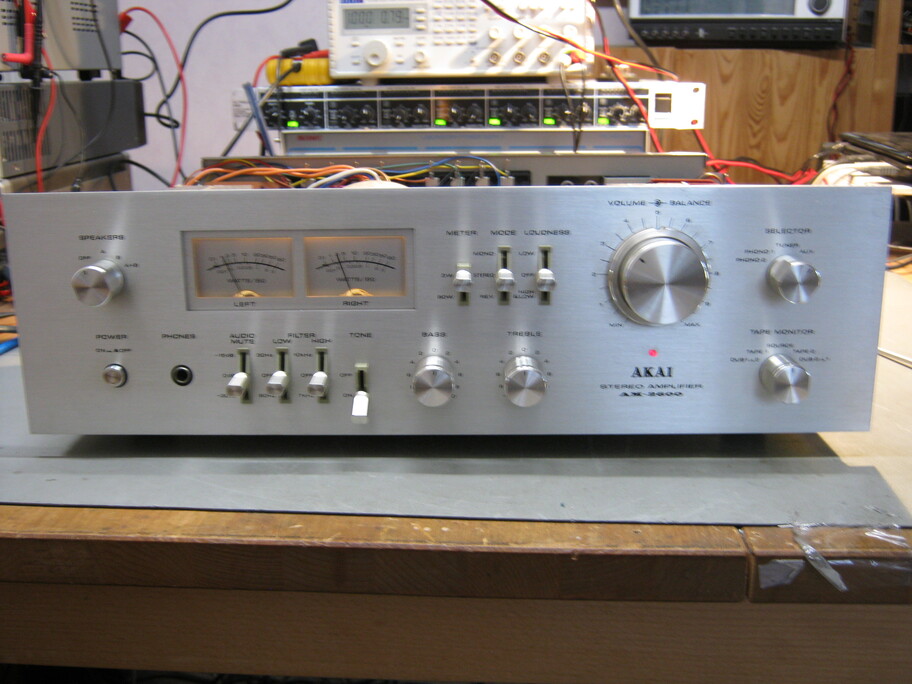 Akai AM-2600